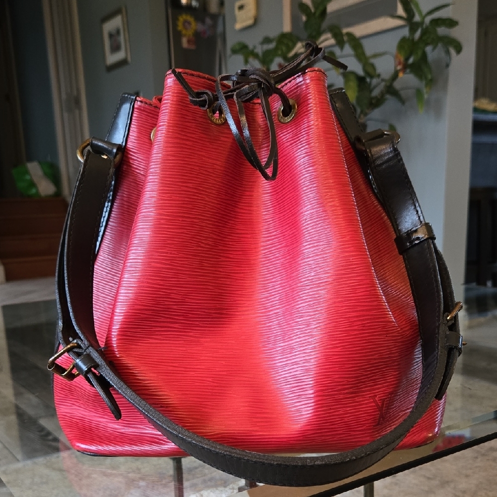 LOUIS VUITTON Noe PETIT Drawstring Shoulder Bag